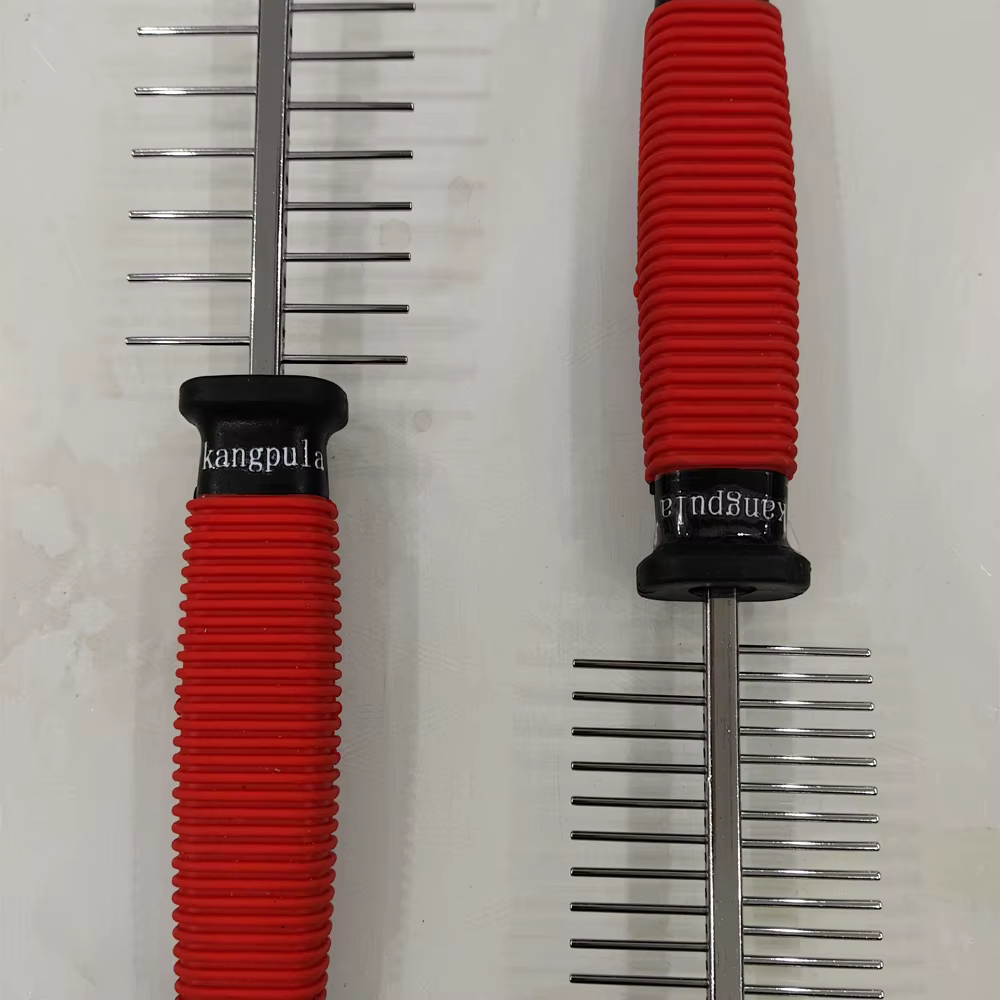 Peigne de modelage à deux pointes pour la pose d'extensions de cheveux à la kératine