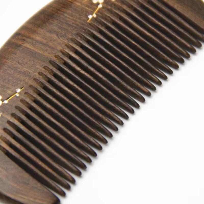 Peigne à cheveux en bois de santal naturel