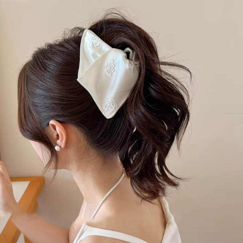 Pince à cheveux triangulaire en Satin rétro pour femme