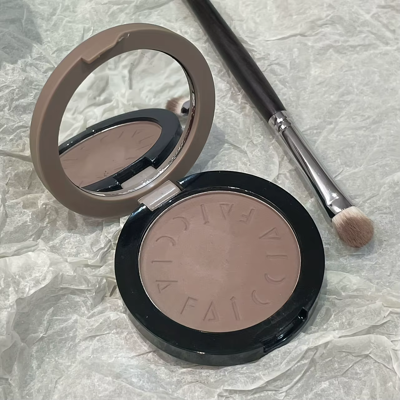Palette de poudre de contour Faiccia, mate, imperméable, couvrance réglable, multi-usages pour le contour, l'ombre de nez et les fards à paupières