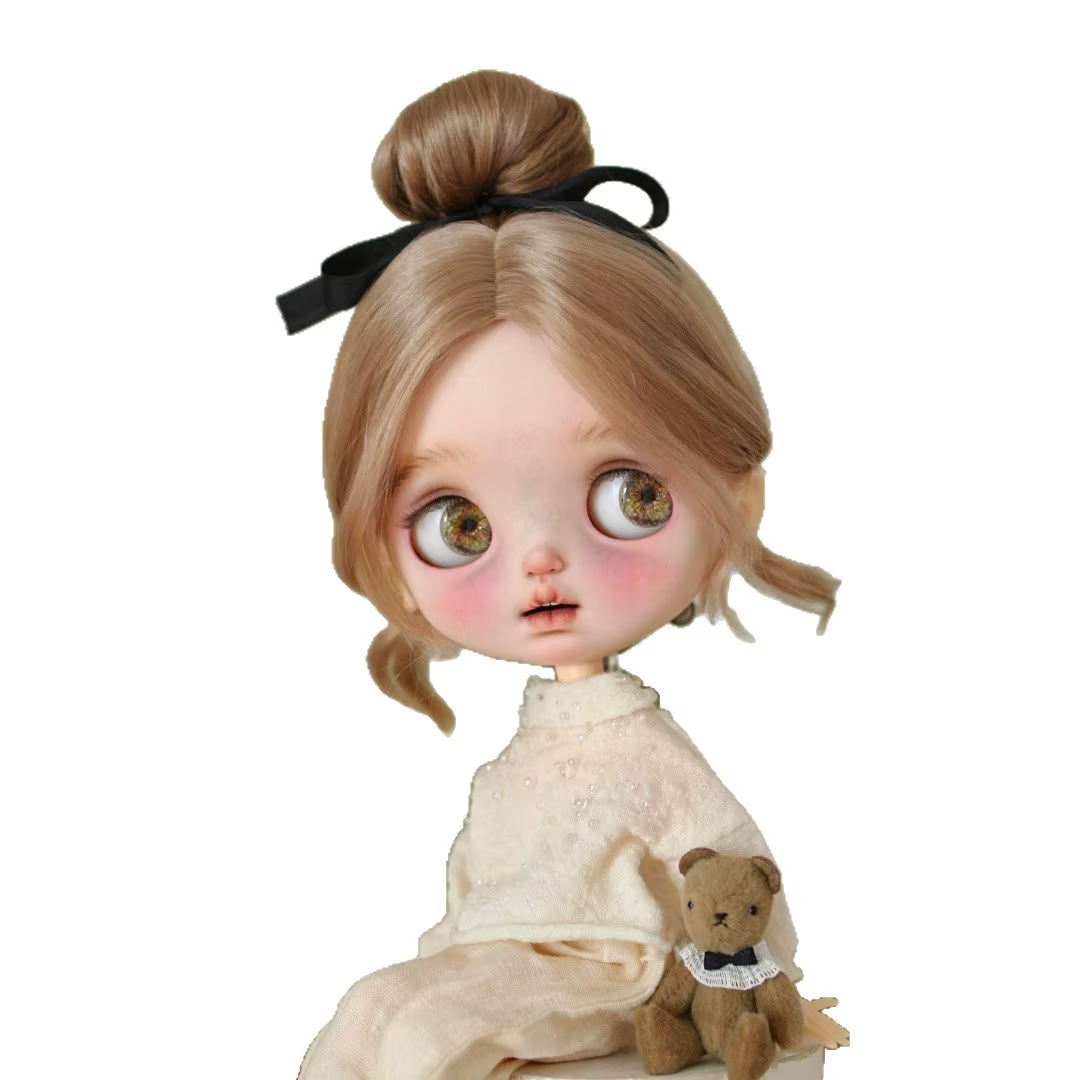 Perruque Blythe, style vintage doux, double queue de cheval, franges complètes, boucles romaines, en soie haute température, pour tour de tête de 24,5-26,5 cm