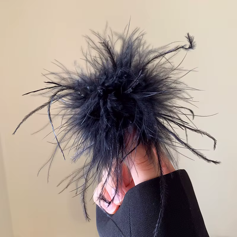Pinces à cheveux en plumes d'autruche