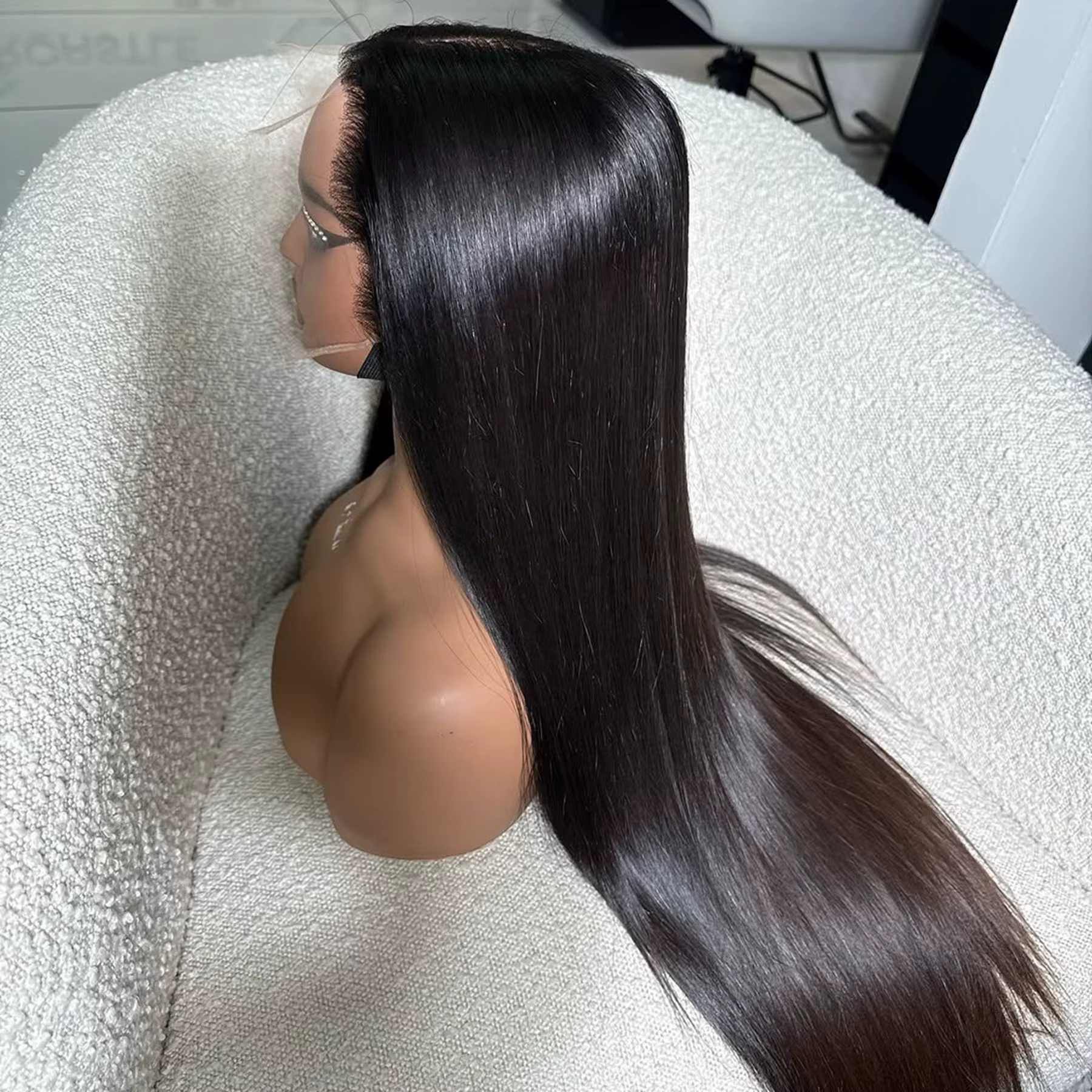 Perruque Lace Frontal Wig synthétique lisse et soyeuse