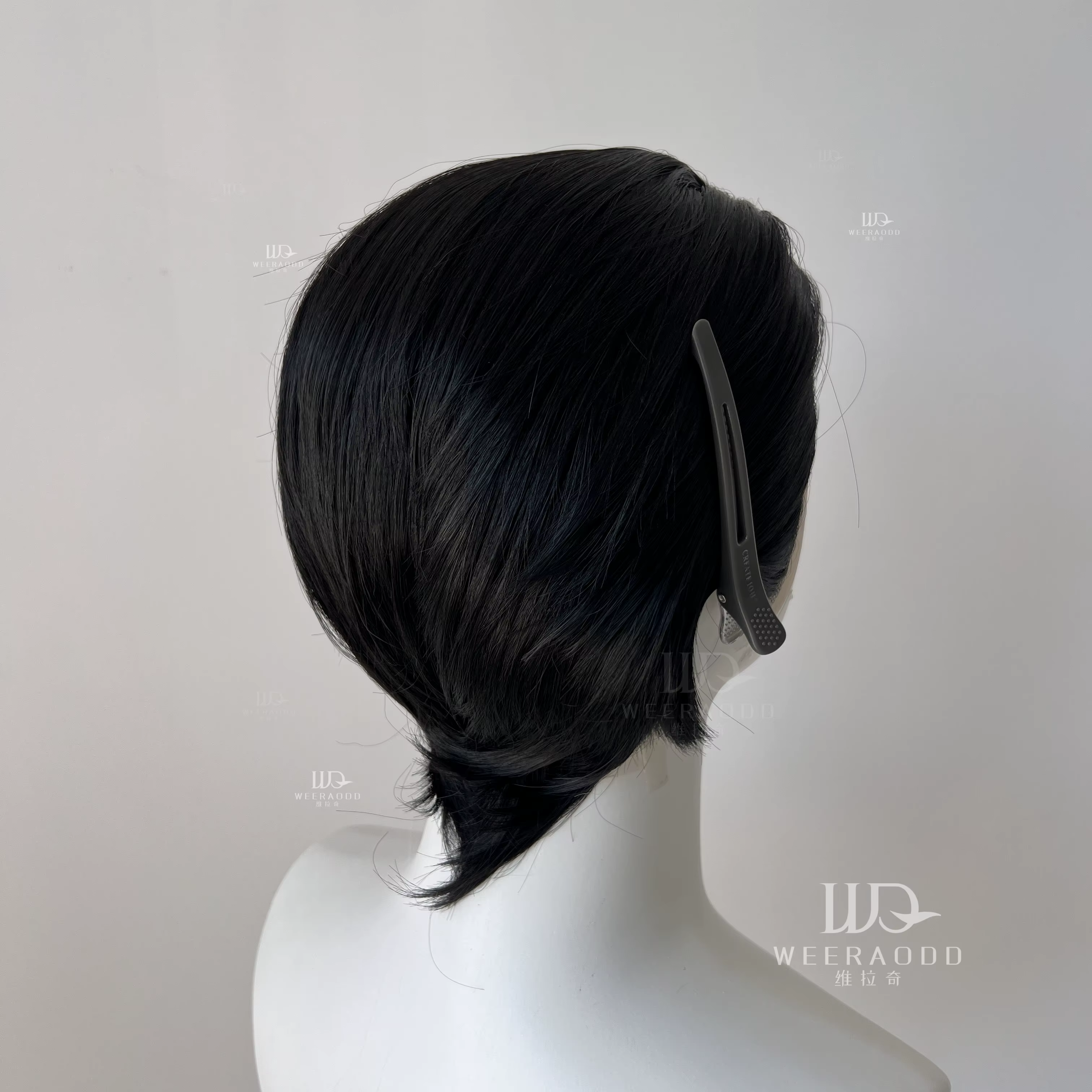 Perruque de cheveux courts noirs pour homme avec une coiffure lissée au dos Cosplay 13*4 HD