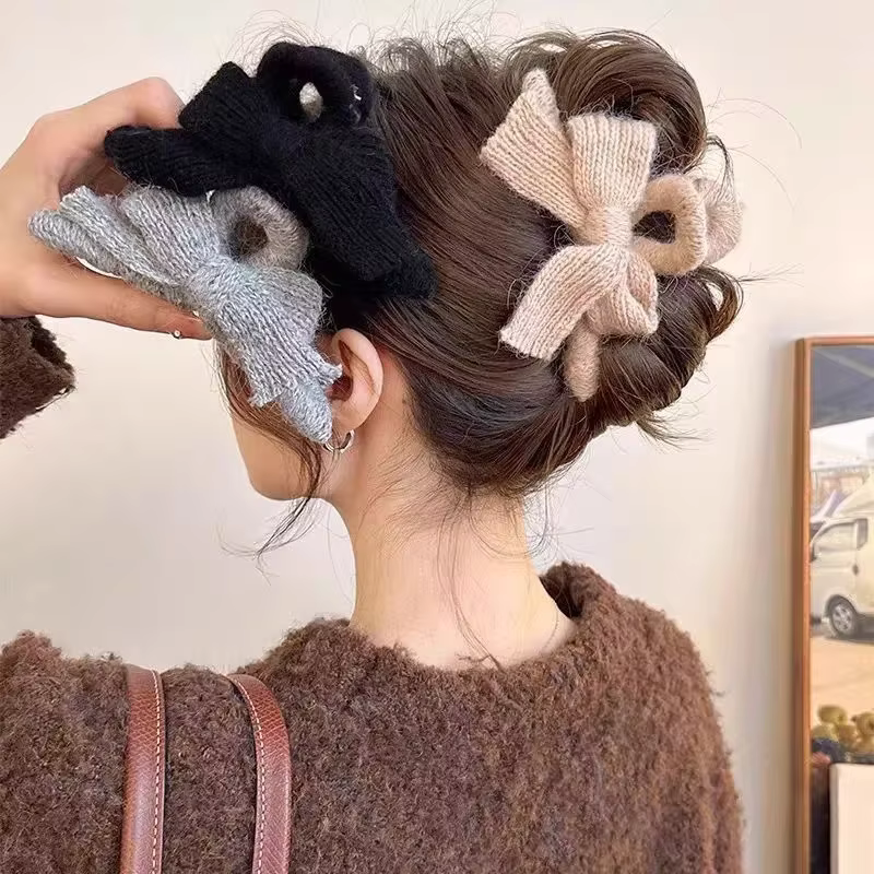 Pince à cheveux en peluche pour femmes