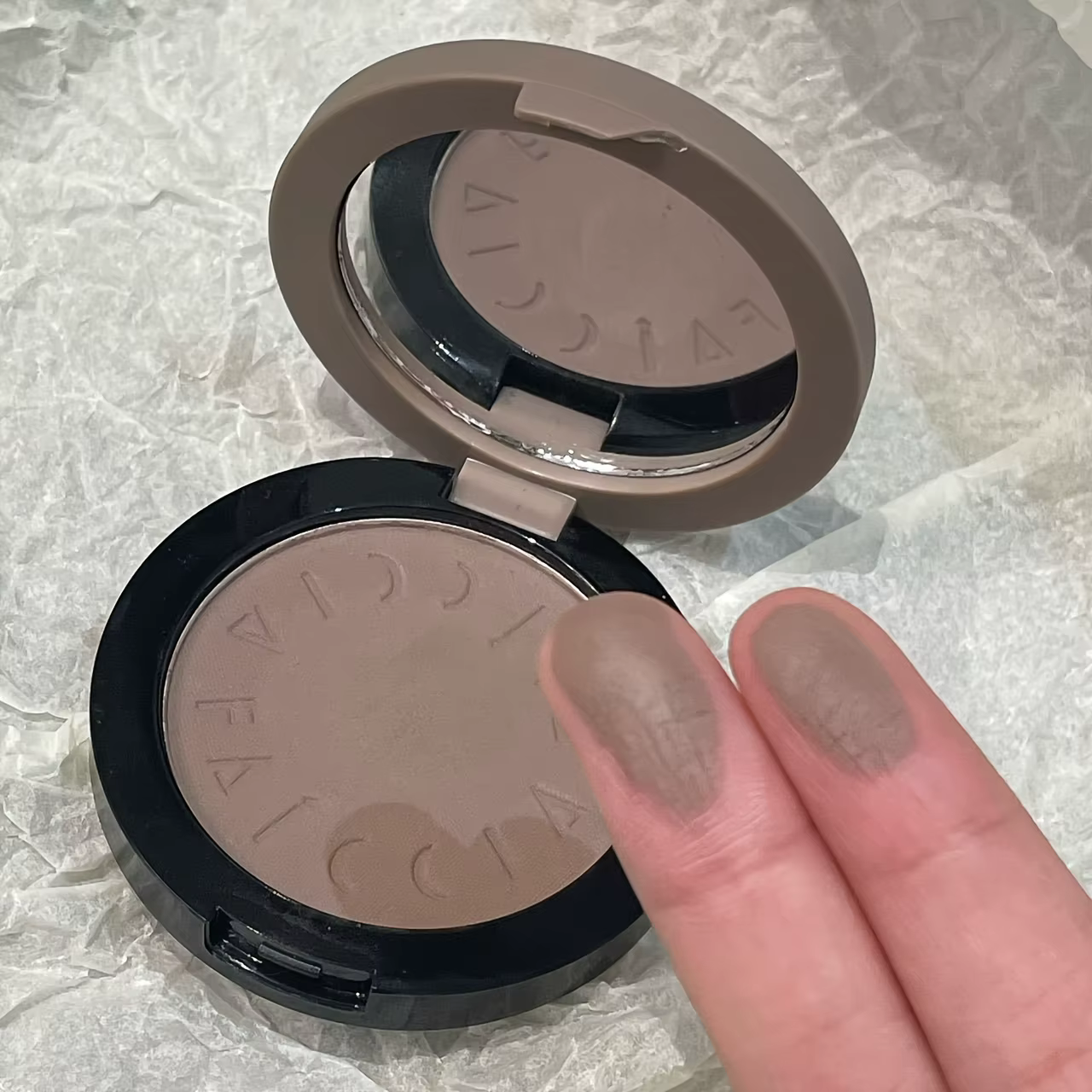 Palette de poudre de contour Faiccia, mate, imperméable, couvrance réglable, multi-usages pour le contour, l'ombre de nez et les fards à paupières
