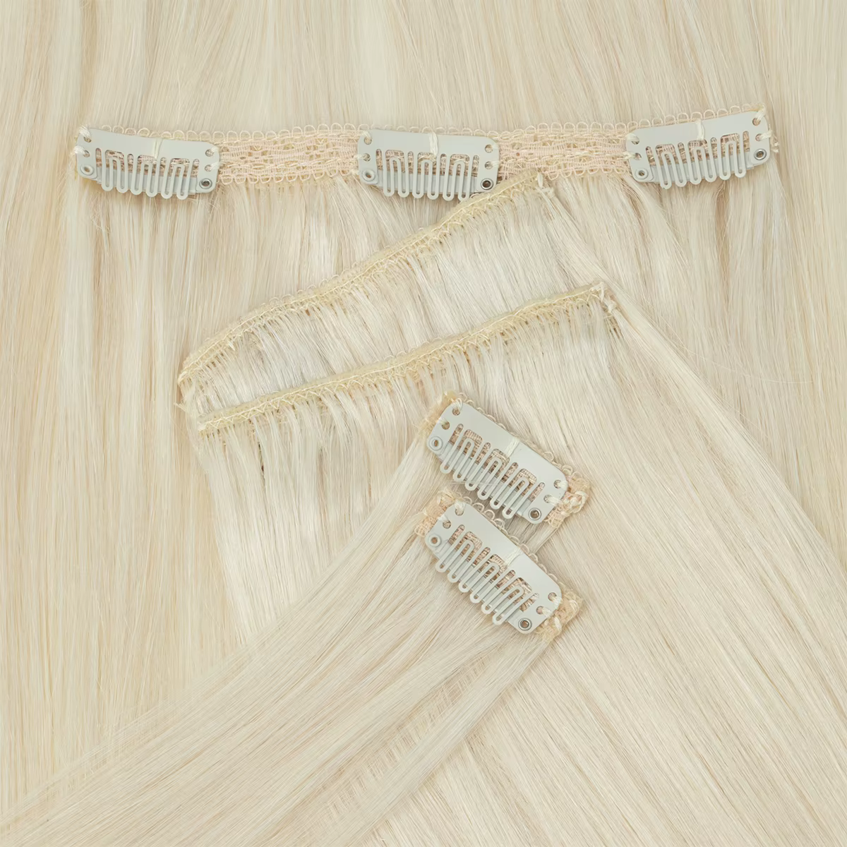 Clip court dans l'extension de cheveux