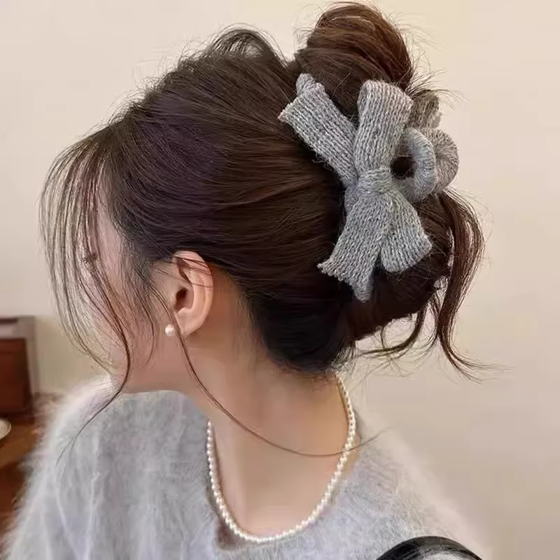 Pince à cheveux en peluche pour femmes