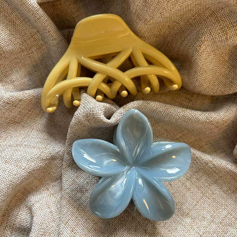 Nouvelle pince à cheveux jaune grande taille avec fleurs bleues
