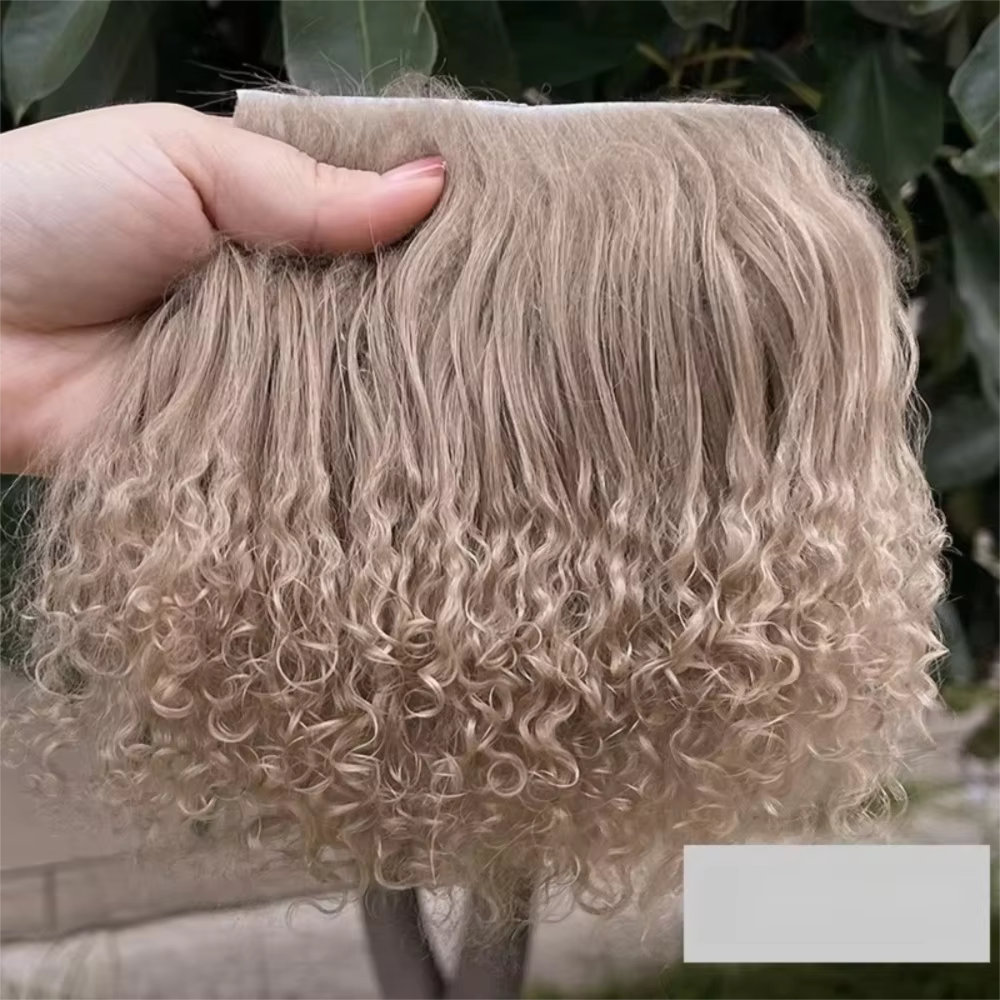 Mongolie fourrure peau de mouton laine Extensions rangée de cheveux bouclés Texture Extensions de cheveux bouclés Durable agneau fourrure peau poupée jouet accessoires