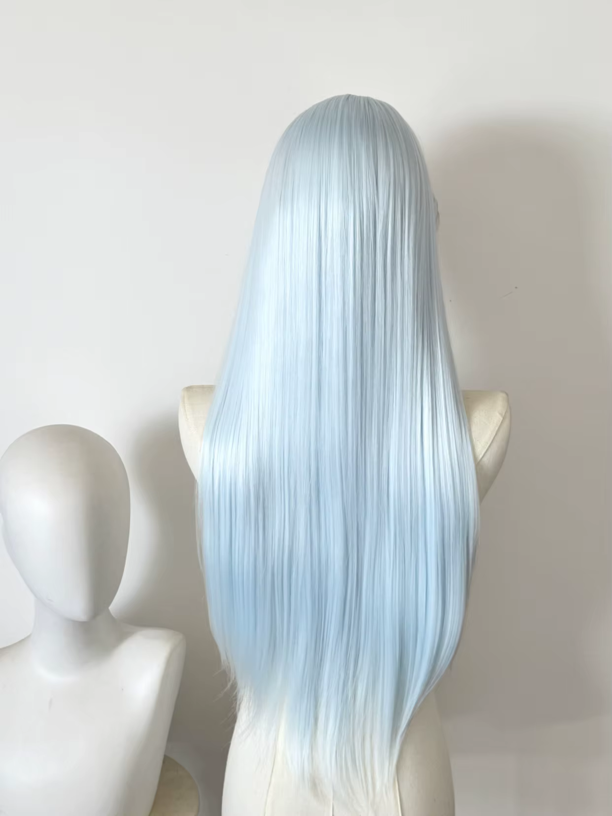 Perruque Lace Front Synthétique Blanche et Bleue pour Femme