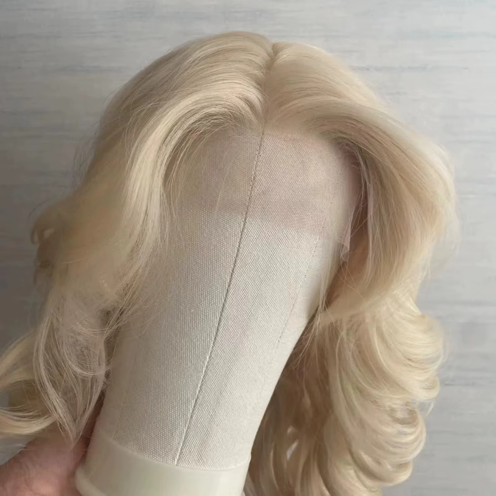 Perruque Lace Front Wig synthétique bouclée et ondulée