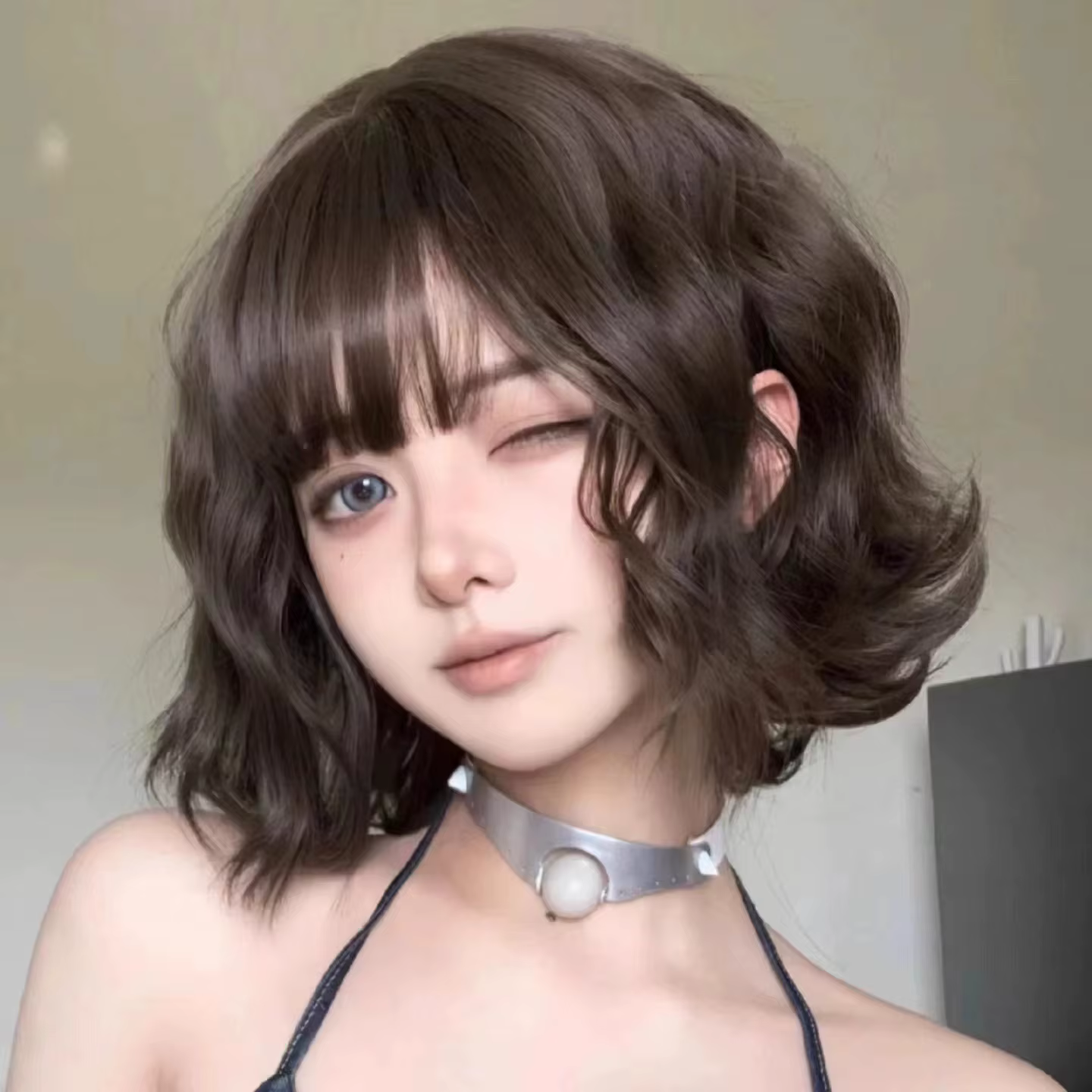 Perruque de cheveux courts bouclés noirs pour femmes