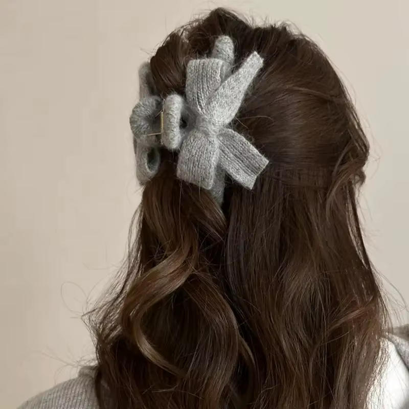 Pince à cheveux en peluche pour femmes