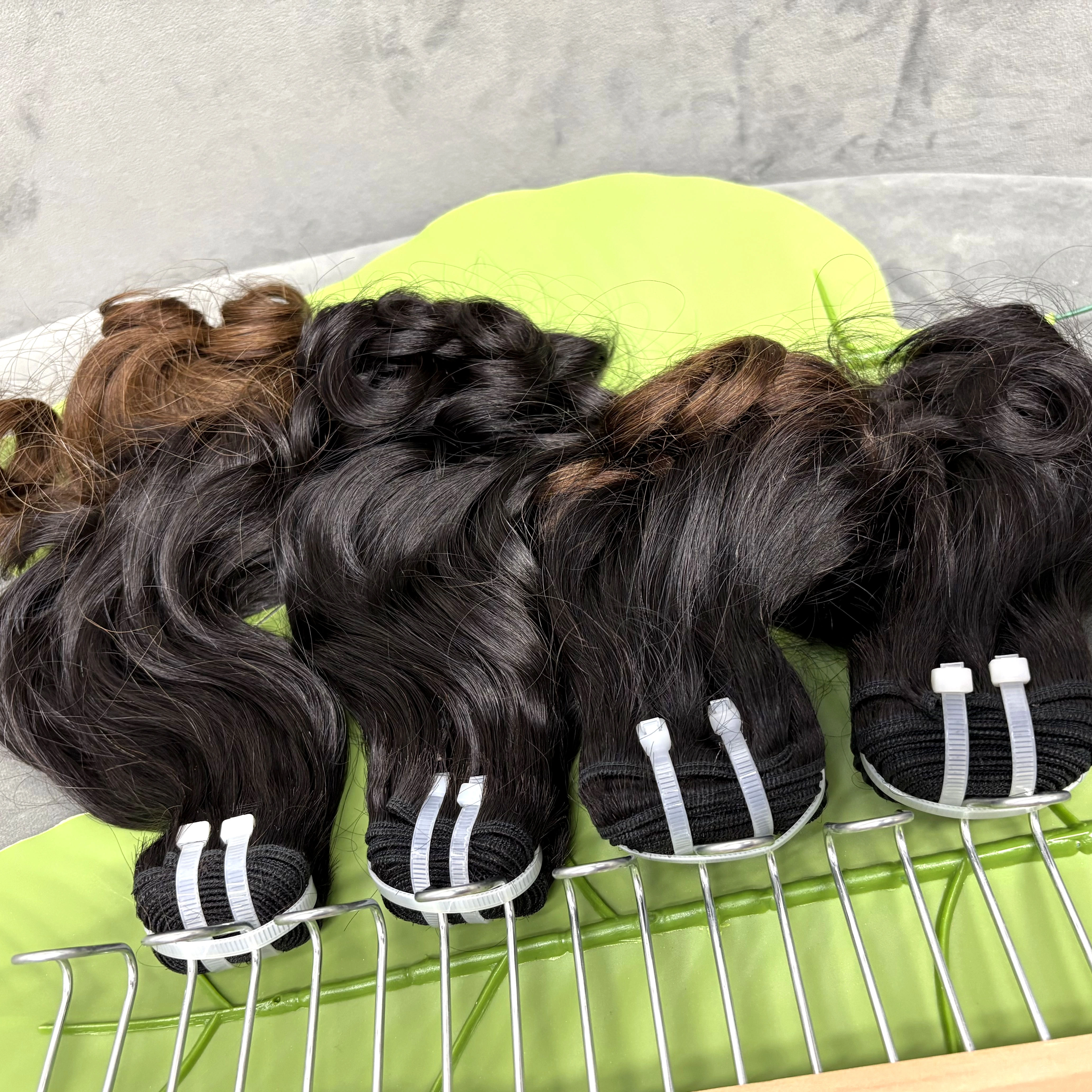 Extensions de cheveux humains naturels ondulés lâches 12A de 8 à 18 pouces