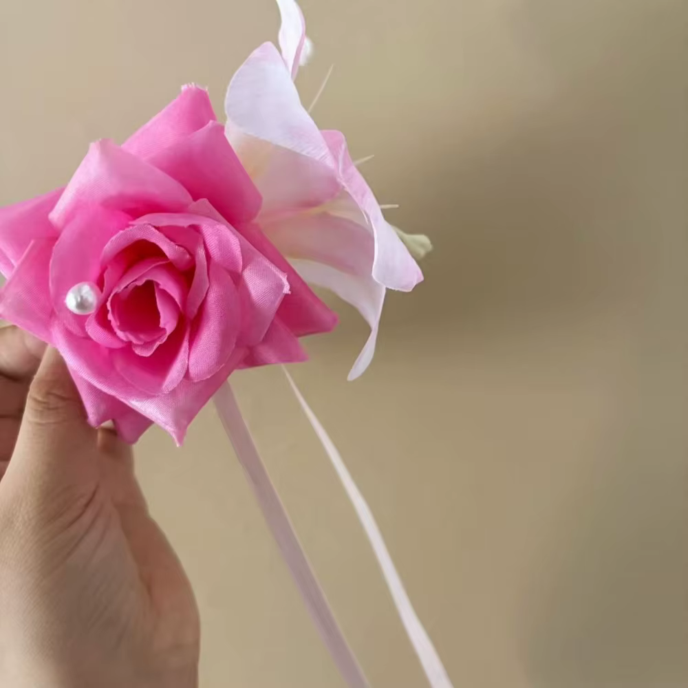 Super mignon pince à cheveux en forme de fleur de lys artificielle