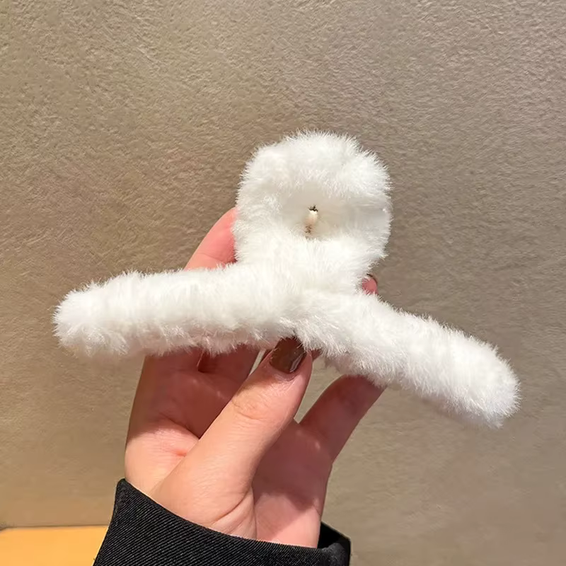 Nouveau hiver fausse fourrure griffe de cheveux pour les femmes élégant acrylique crabe Barrette épingle