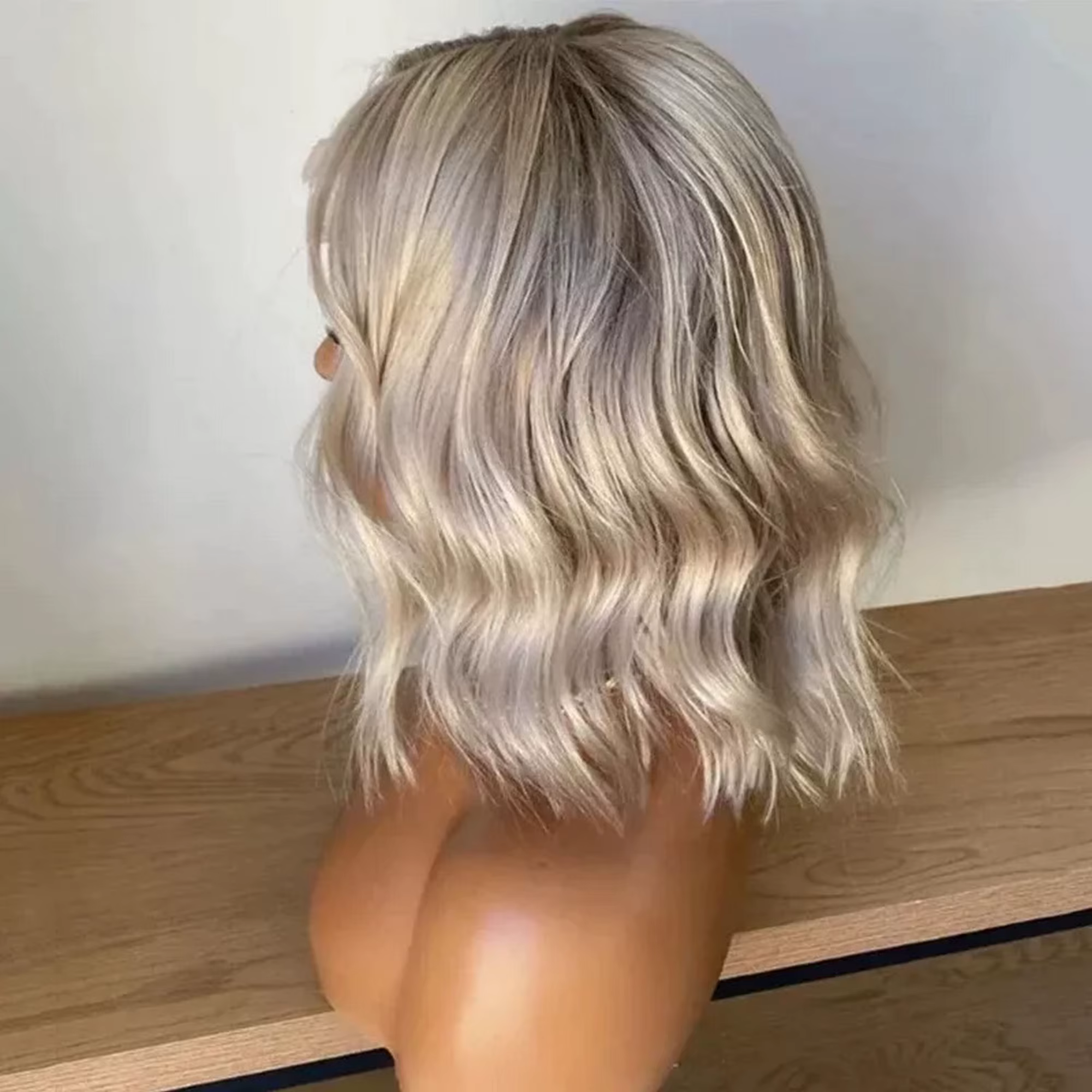 Perruque blonde grise, naissance des cheveux peplucked