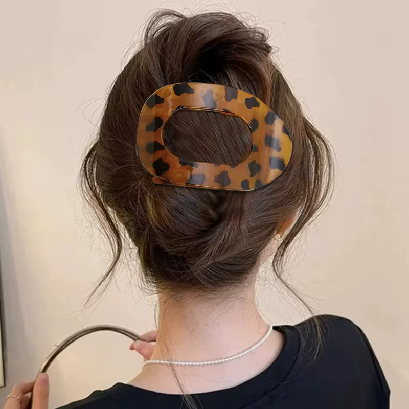 Pinces à cheveux plates à la mode