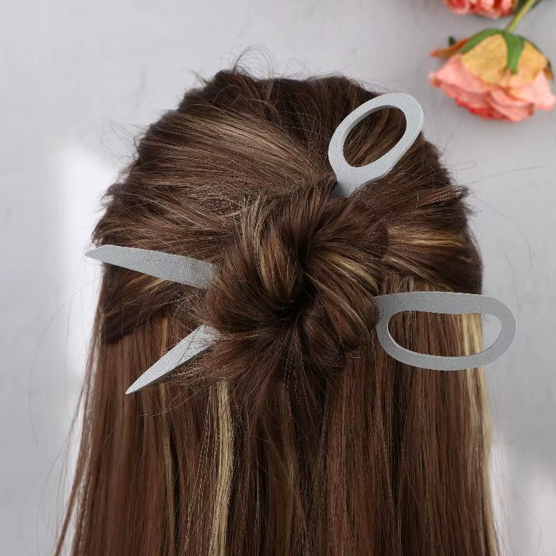 Épingles à cheveux en forme de ciseaux