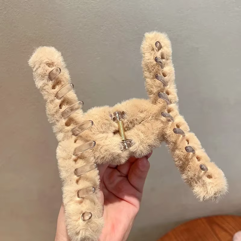 Nouveau hiver fausse fourrure griffe de cheveux pour les femmes élégant acrylique crabe Barrette épingle