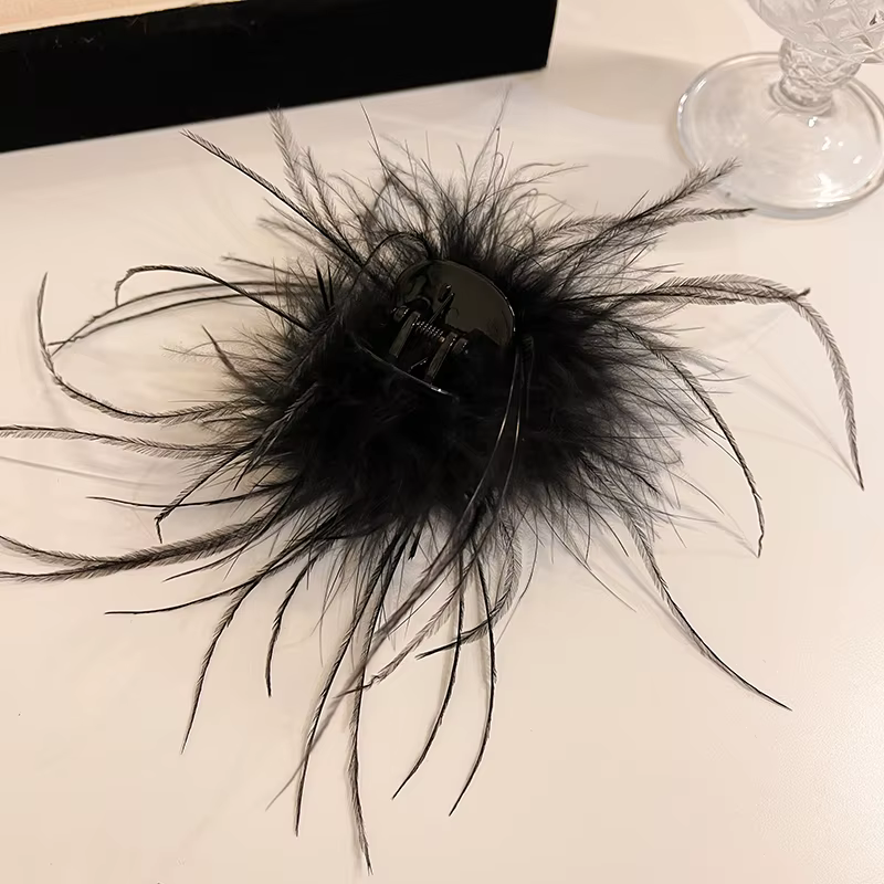Pinces à cheveux en plumes d'autruche