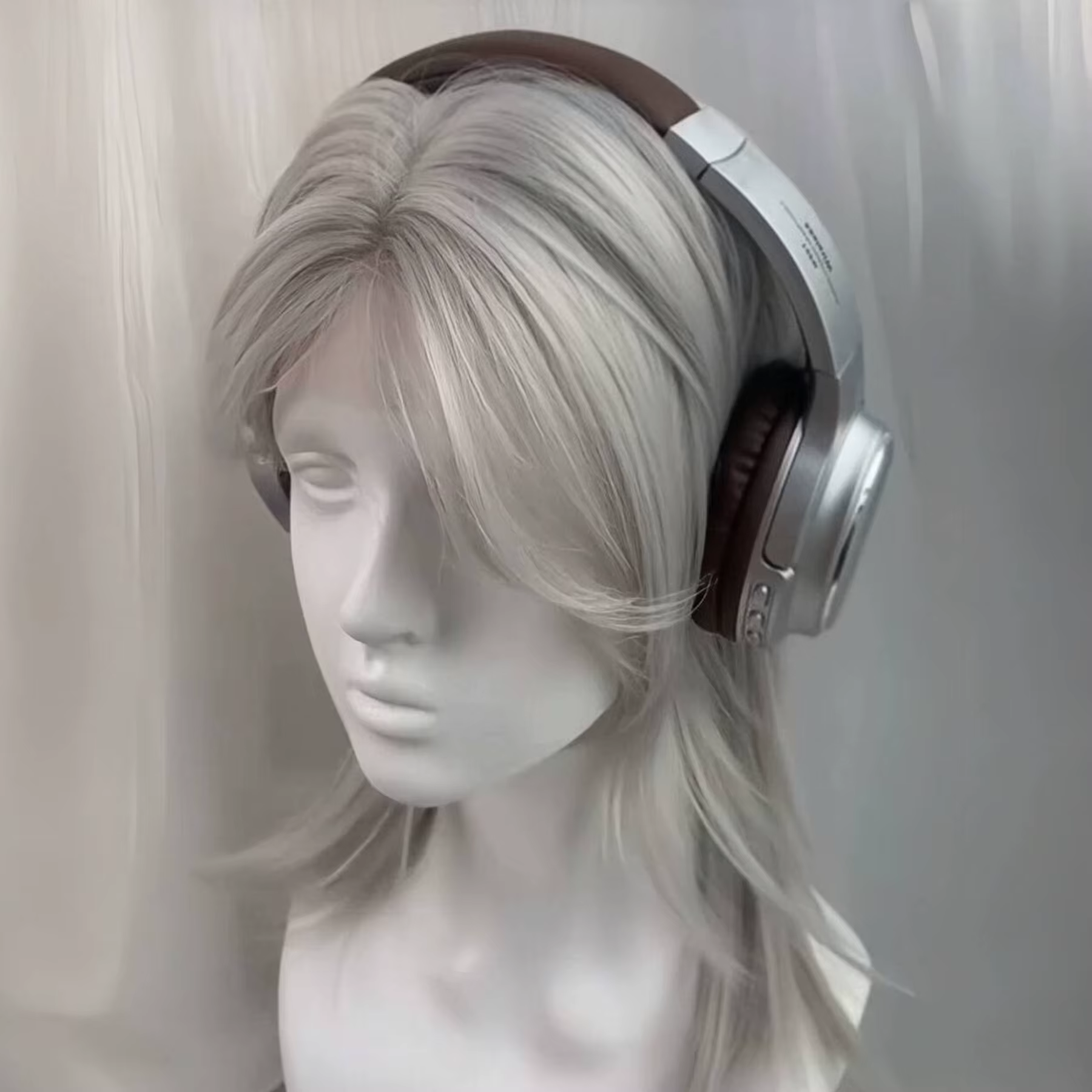Lolita perruque synthétique front dentelle queue de loup cheveux courts bouclés argent gris superposition quotidien