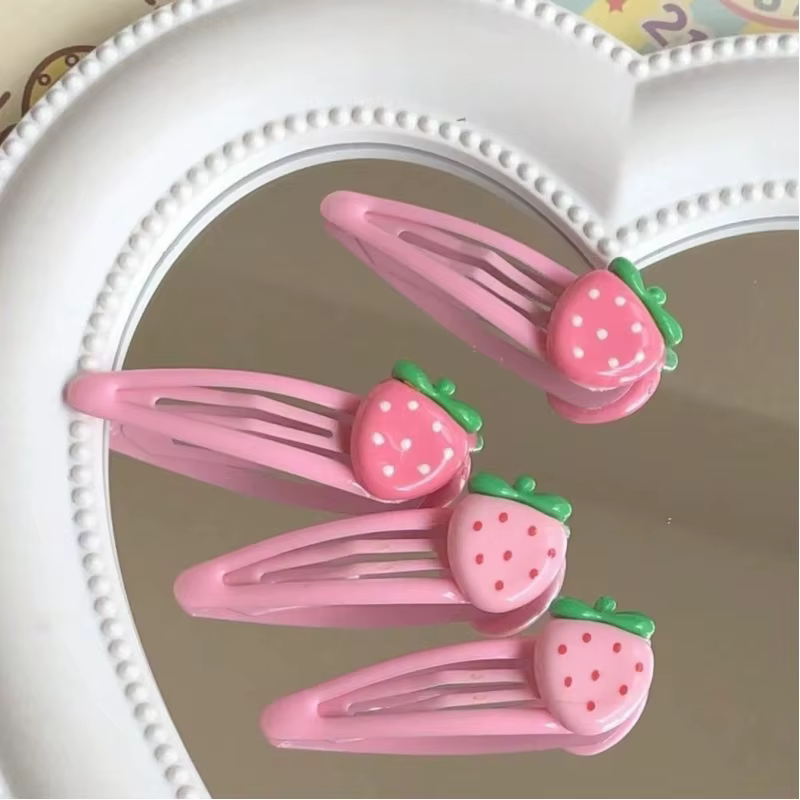 Pinces à cheveux mignonnes à la fraise rose