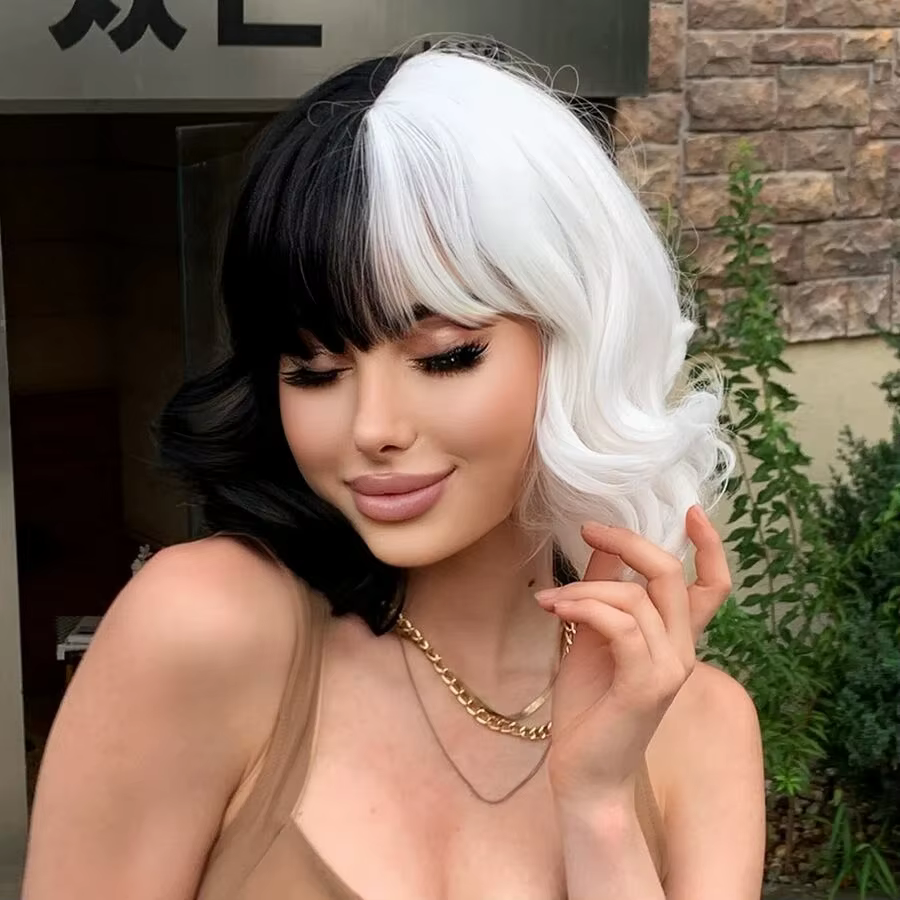 Cruella – cheveux mi-longs ondulés de couleur noir et blanc