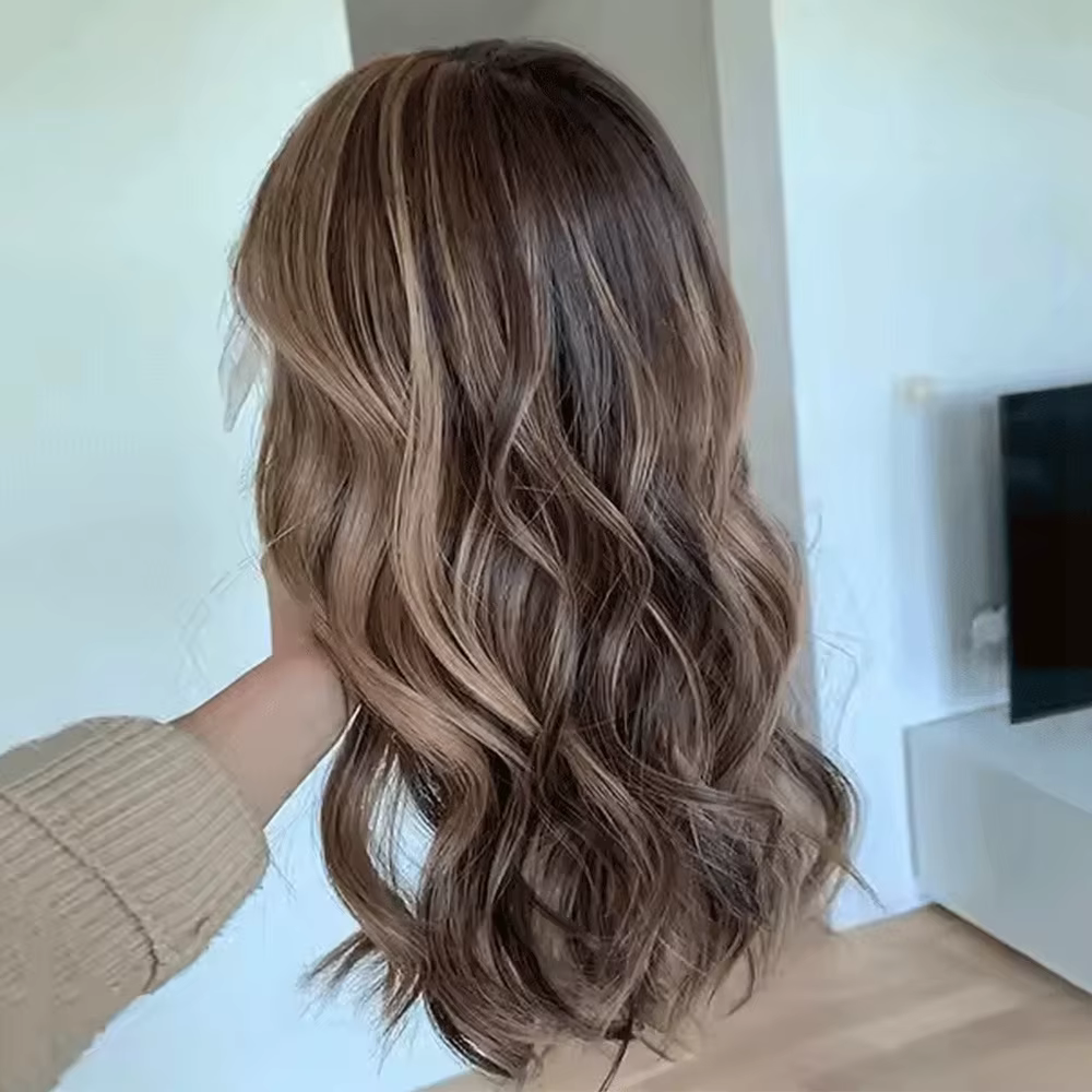 Perruque Lace Front Synthétique Transparente 13x4 Marron Foncé avec Mèches Blondes