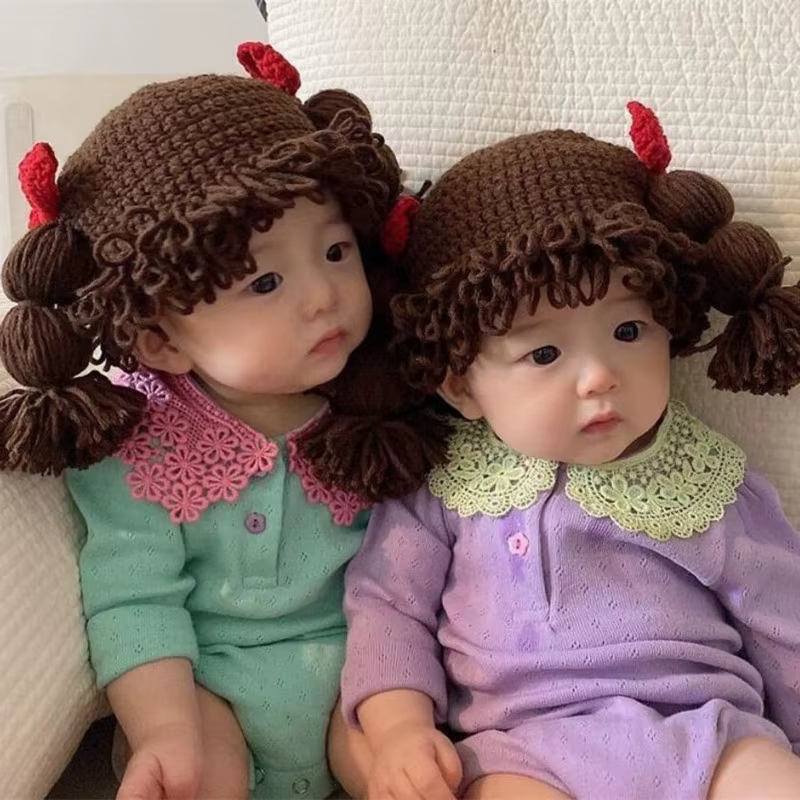 Bonnet perruque bouclé en tricot pour bébés filles