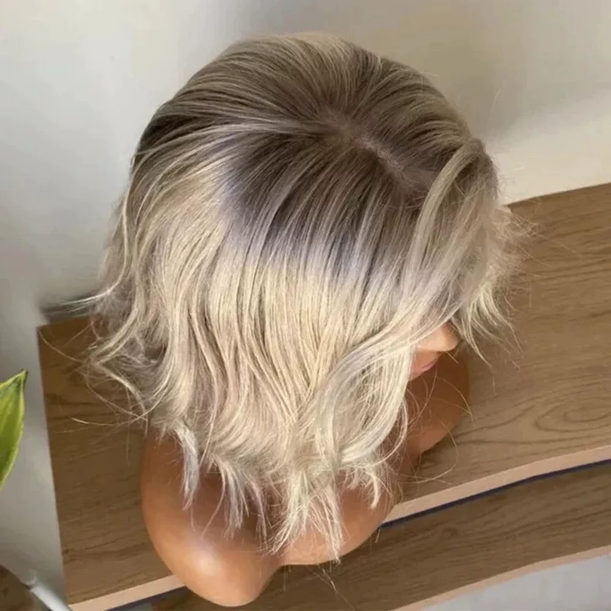 Perruque blonde grise, naissance des cheveux peplucked