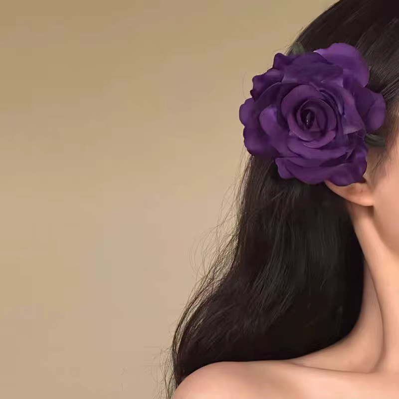 1 pince à cheveux fleurie violette