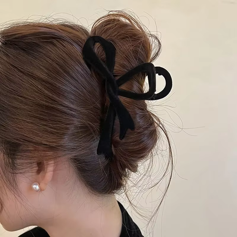 Pince à cheveux en velours rouge pour femmes