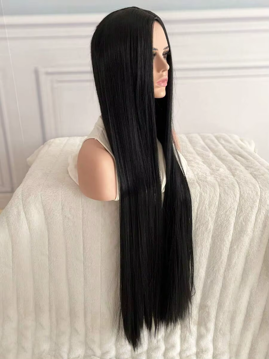 Perruque synthétique noire super longue de 40 pouces pour femme avec cheveux longs et raides sans frange au milieu convient à la partie d'Halloween