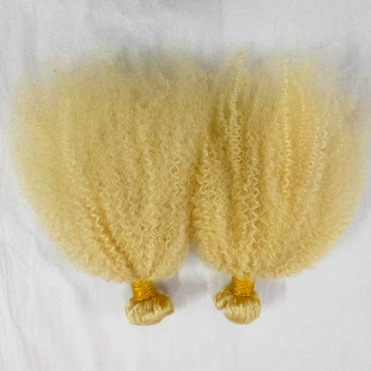 613 couleur Blonde Afro crépus bouclés Extensions de cheveux humains tissage 100% non transformés