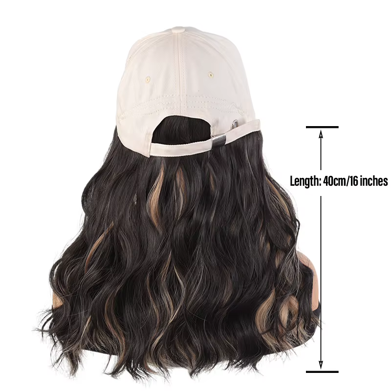 Casquette de baseball beige avec perruque à boucles ombrées et fibres synthétiques – Chapeau-perruque élégant pour un