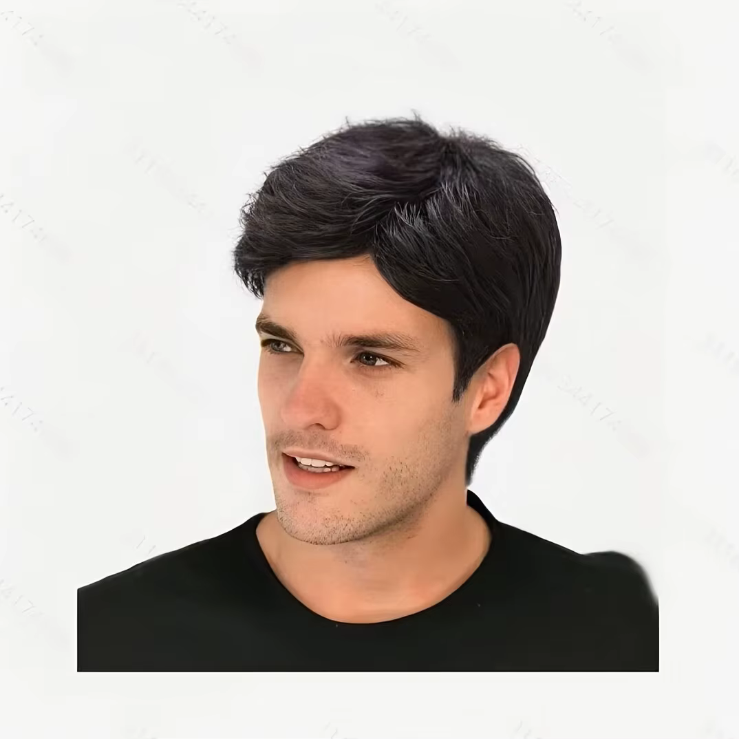 Cheveux bouclés naturels courts pour jeunes hommes