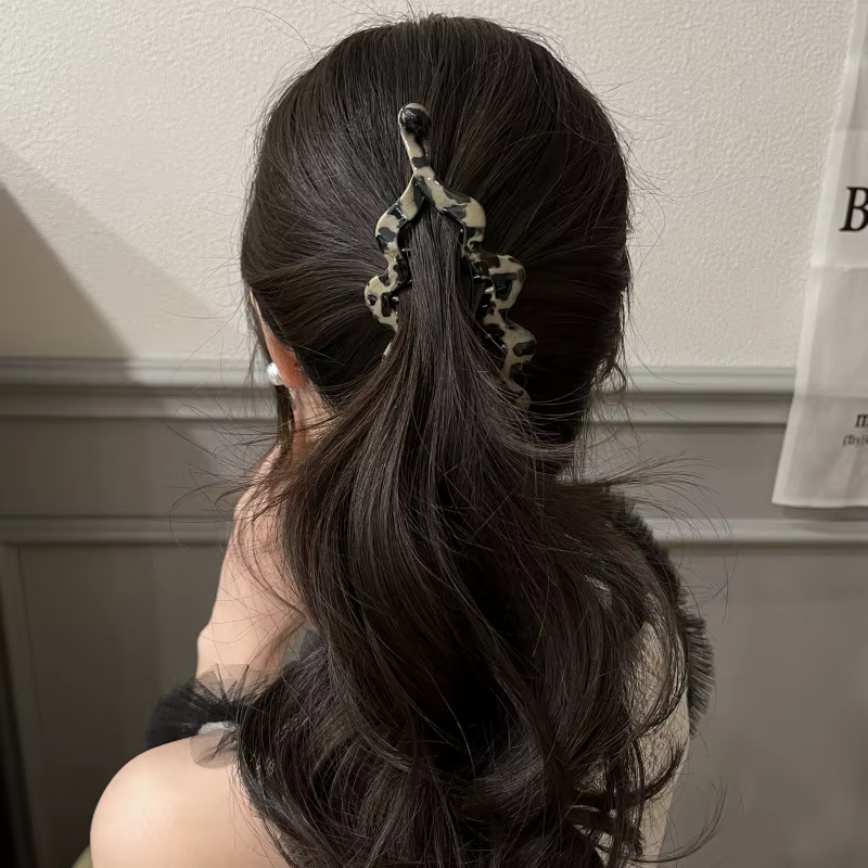 Pince à cheveux léopard française pour femme