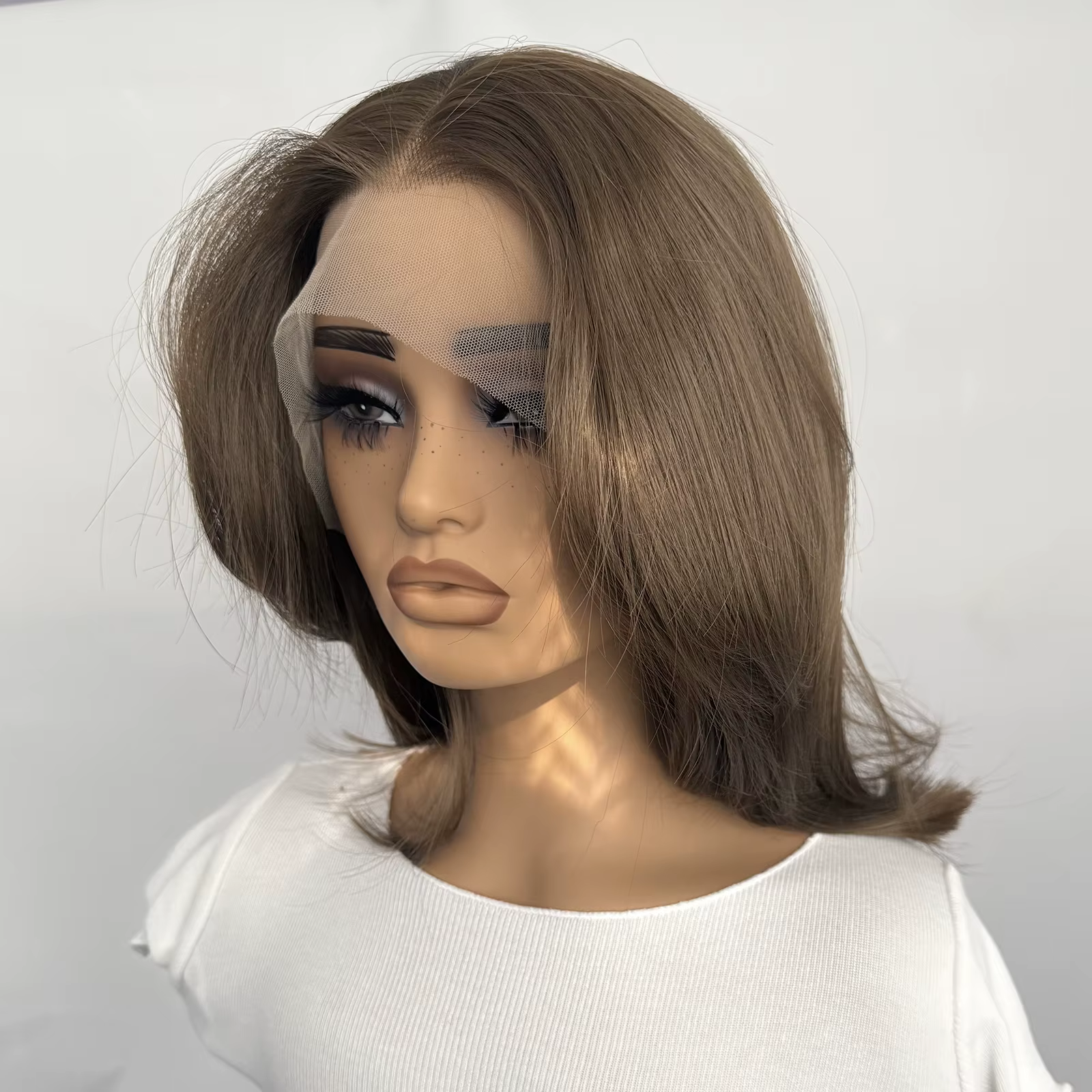 Perruque Bob Lace Front Wig synthétique courte et lisse, coupe superposée, 13x4, naissance des cheveux naturelle, usage quotidien, pour femmes
