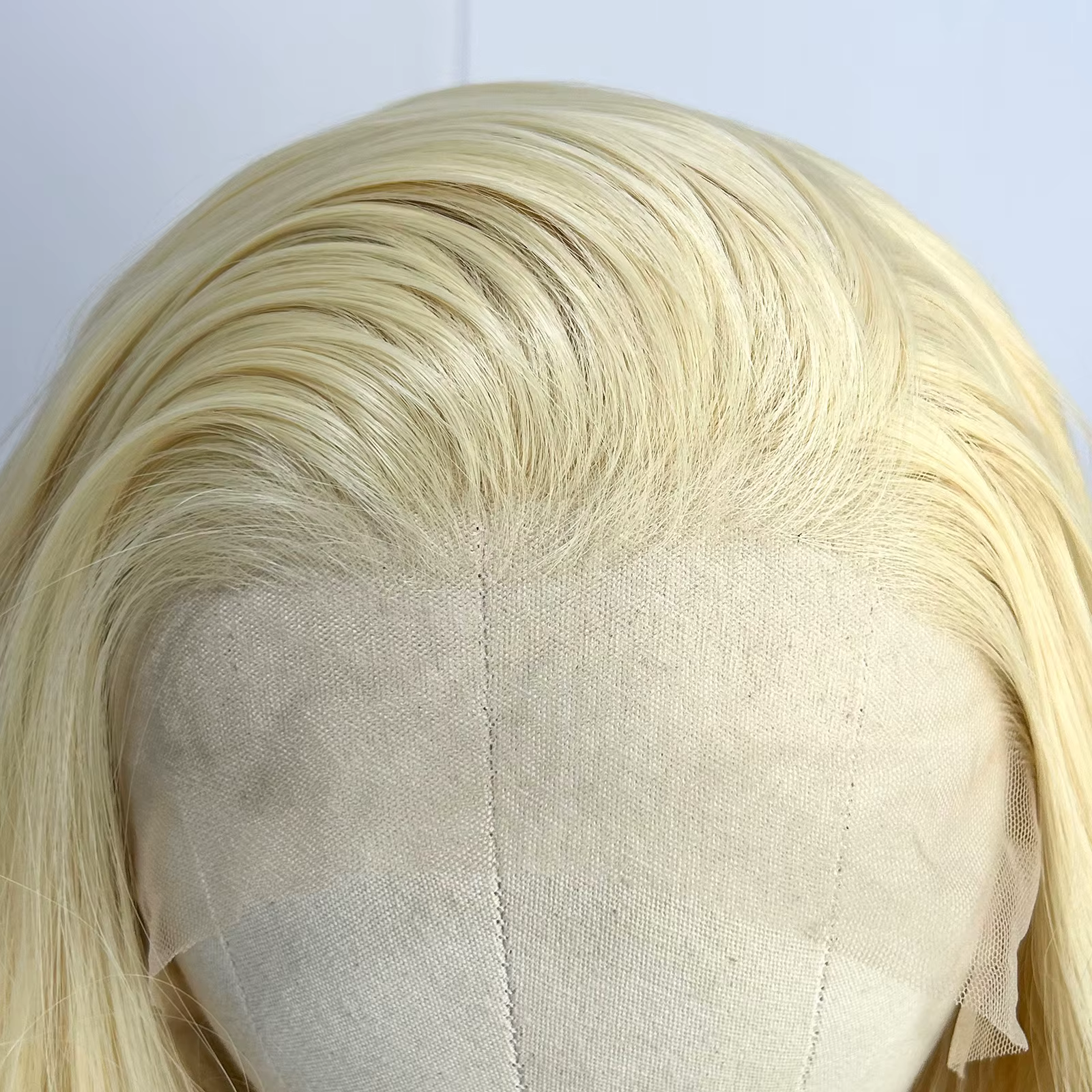 Perruque Lace Front Wig synthétique longue bouclée ondulée Blonde 613