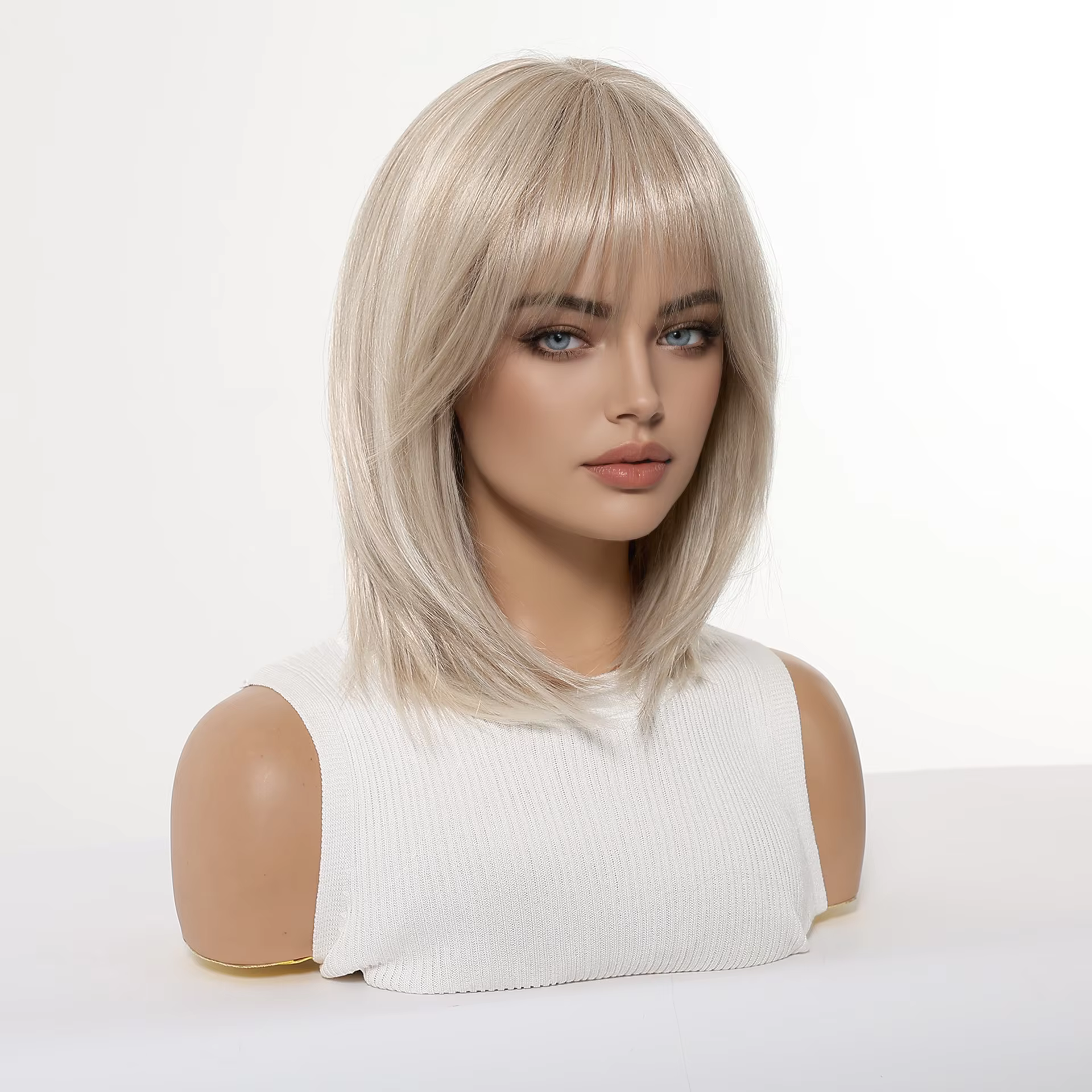 Perruque Bob dégradé blond platine de 12 pouces avec frange