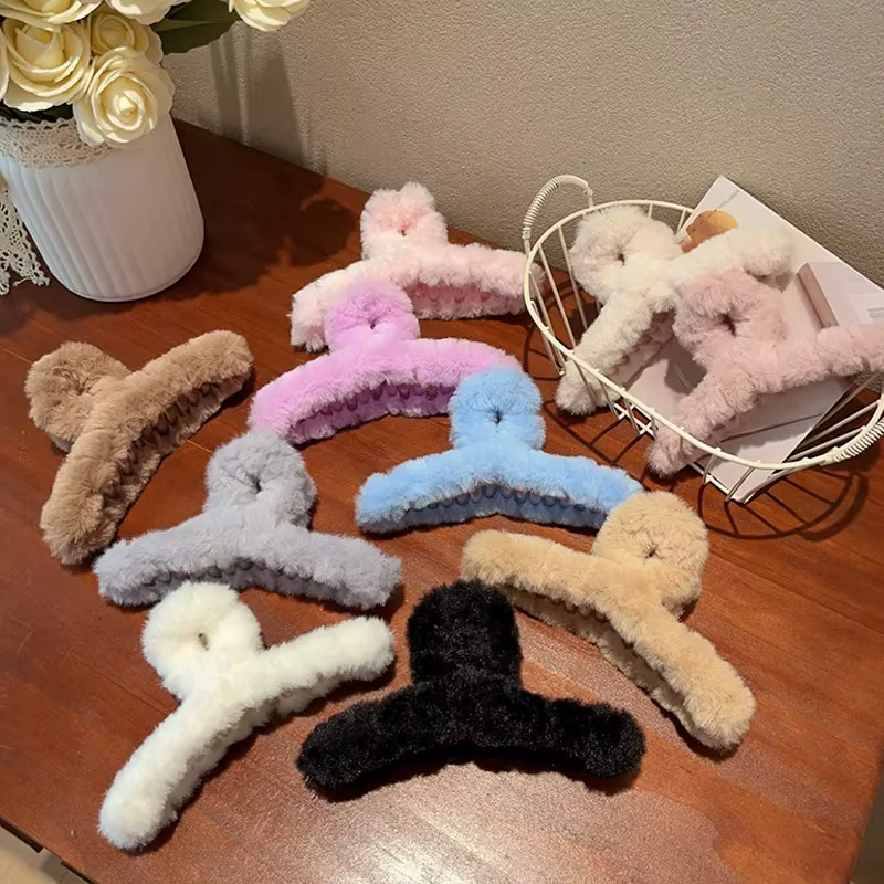 Nouveau hiver fausse fourrure griffe de cheveux pour les femmes élégant acrylique crabe Barrette épingle