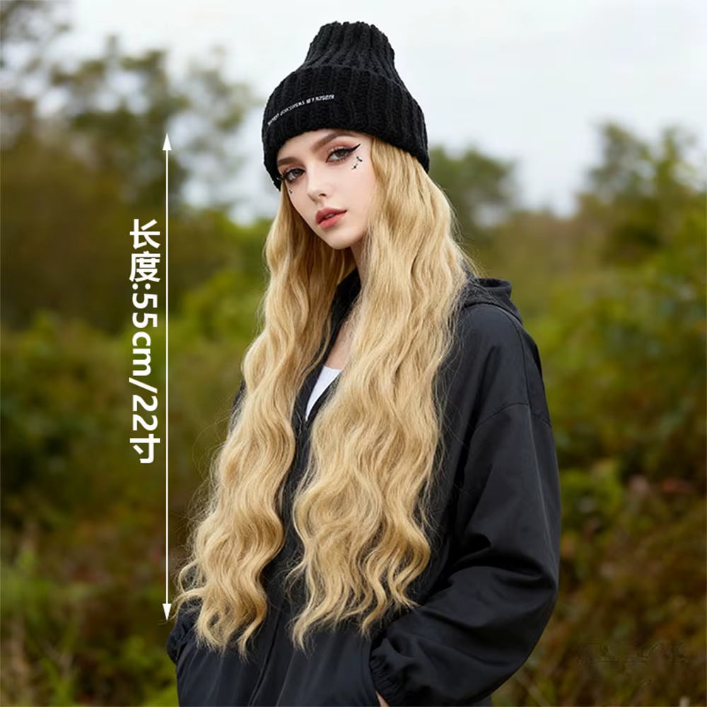 Bonnet en tricot avec extensions de cheveux synthétiques longues et ondulées intégrées