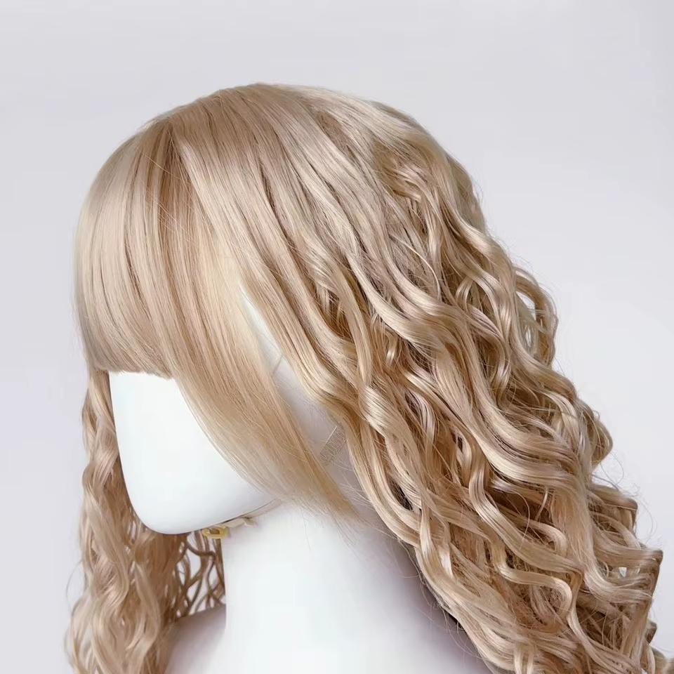 Perruque longue bouclée blonde avec frange