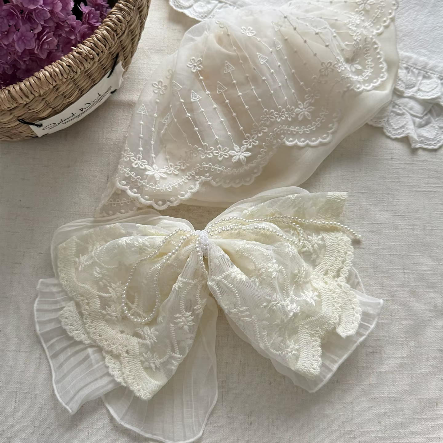 Pince à cheveux en dentelle avec nœud
