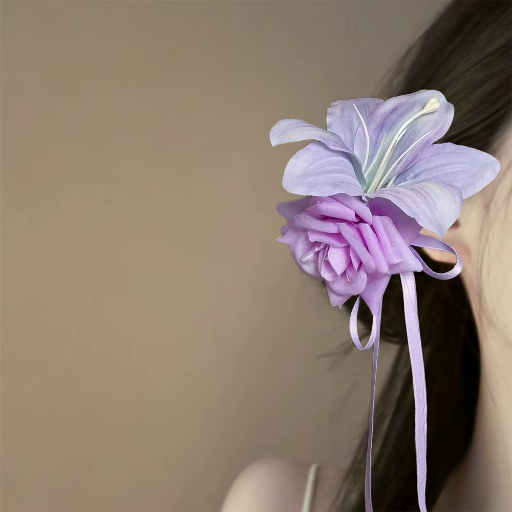 Super mignon pince à cheveux en forme de fleur de lys artificielle