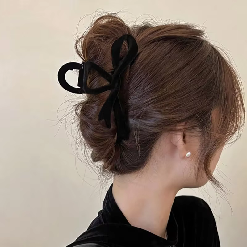 Pince à cheveux en velours rouge pour femmes