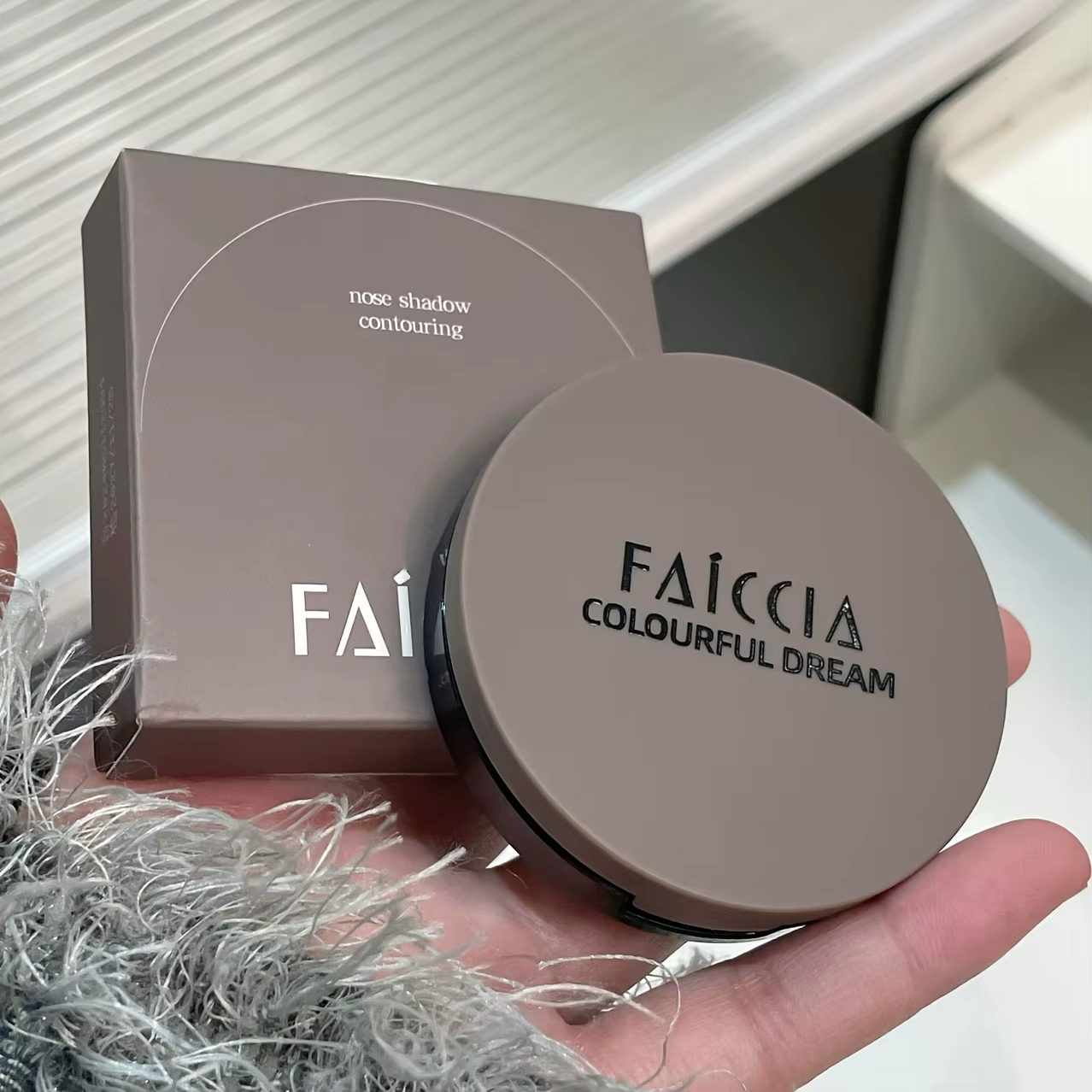 Palette de poudre de contour Faiccia, mate, imperméable, couvrance réglable, multi-usages pour le contour, l'ombre de nez et les fards à paupières