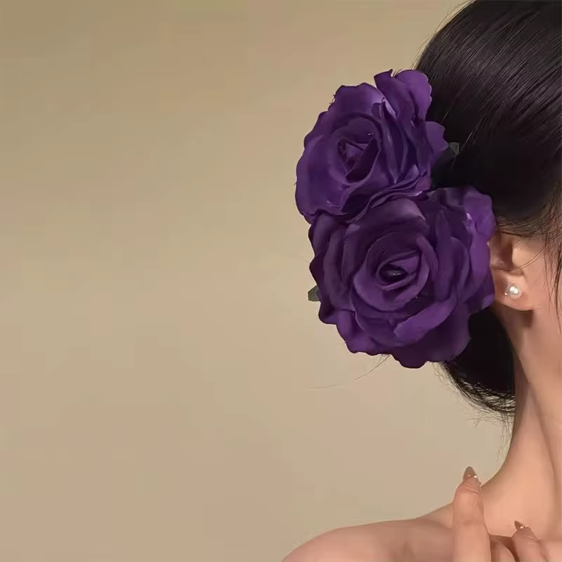 1 pince à cheveux fleurie violette